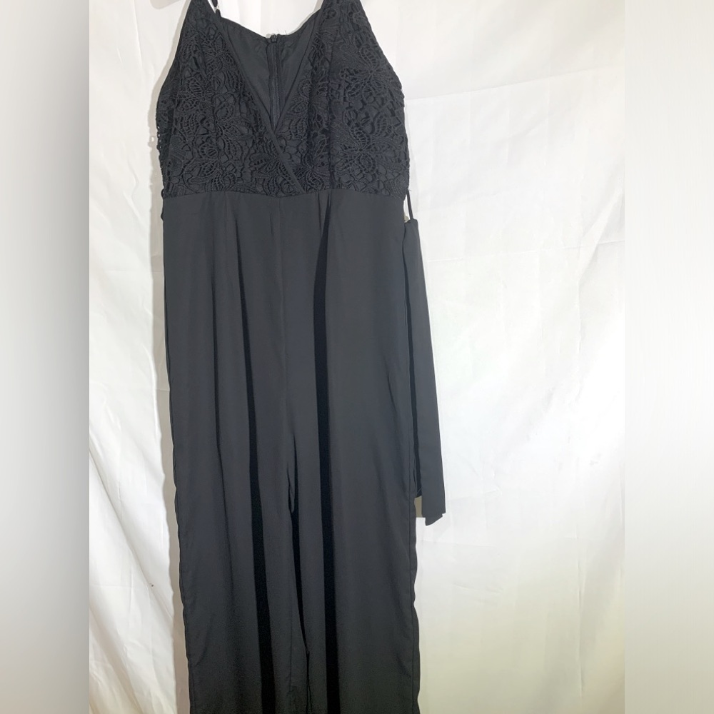 3/$28❤️SHEIN Black V-neck jumper size XL